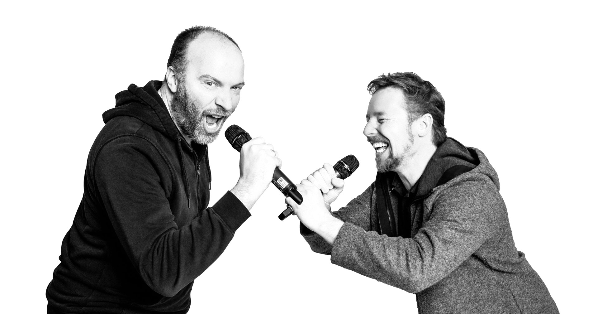 Zwei Musiker mit Mikrofon